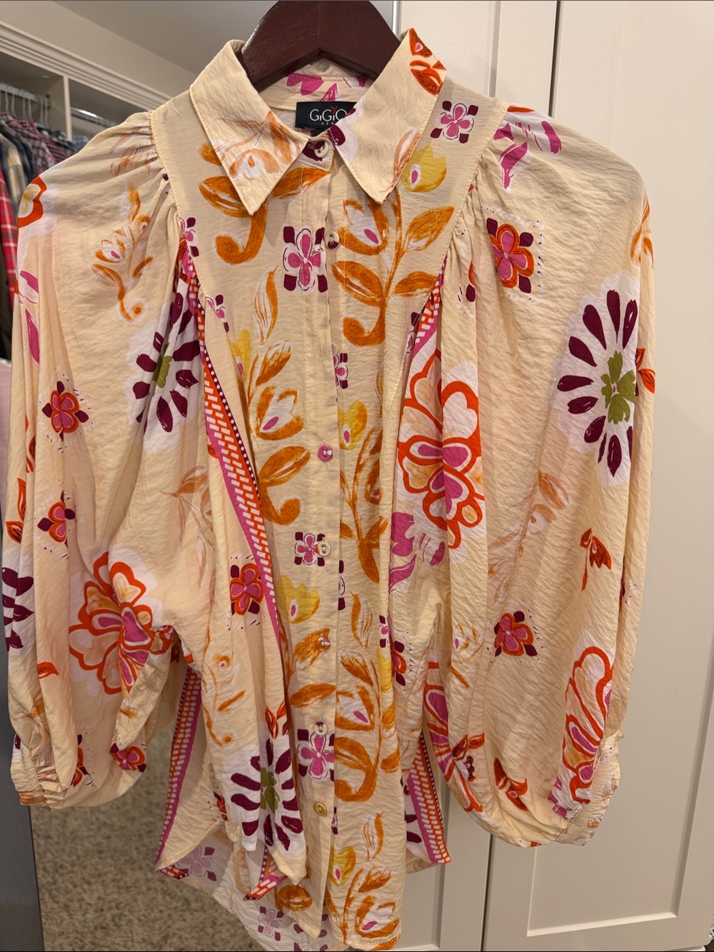 Women’s floral flowy sleeve blouse